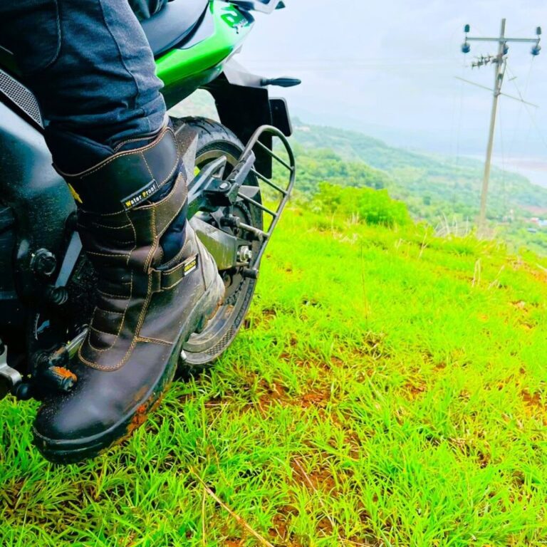 IBIS MOTORCYCLE BOOTS - dominar 400